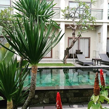 Arnaya Homestay กูตา ภายนอก รูปภาพ